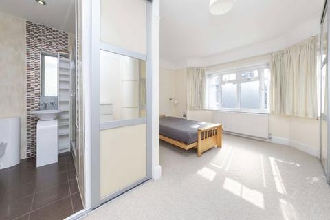 4 bedroom house to rent, Bancroft Avenue, London N2