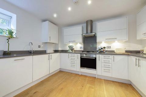 2 bedroom flat for sale, Avenue Road, London N6