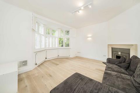 4 bedroom terraced house to rent, Fitzwarren Gardens, London N19