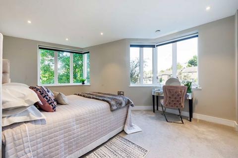 2 bedroom flat for sale, Aylmer Road, London N2