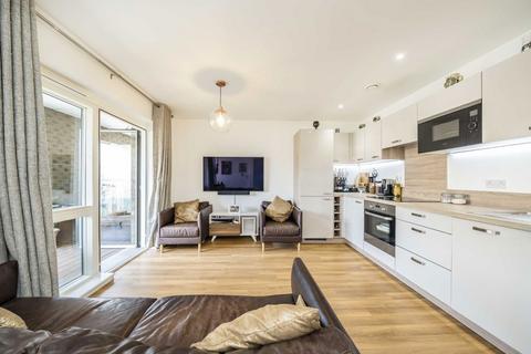 2 bedroom flat for sale, Adenmore Road, London SE6