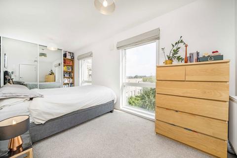 2 bedroom flat for sale, Adenmore Road, London SE6