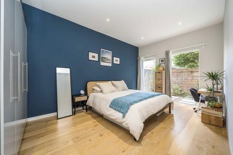 2 bedroom flat for sale, Wastdale Road, London SE23