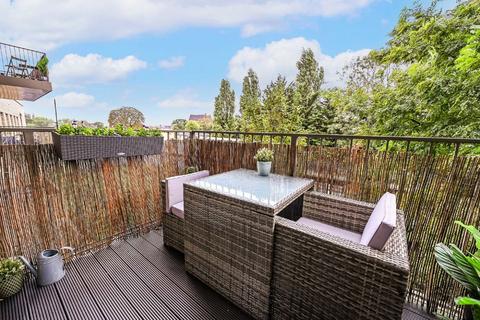 2 bedroom flat for sale, Adenmore Road, London SE6