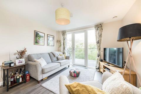 2 bedroom flat for sale, Adenmore Road, London SE6