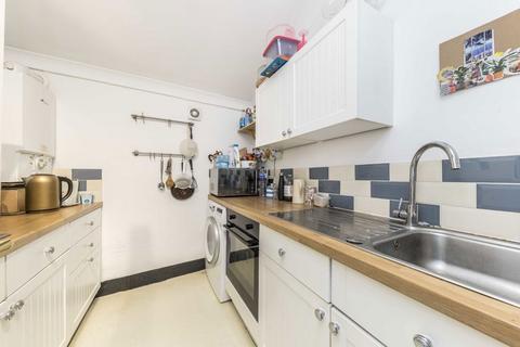 2 bedroom flat to rent, Ackroyd Road, London SE23