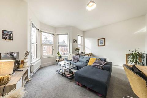 2 bedroom flat to rent, Ackroyd Road, London SE23