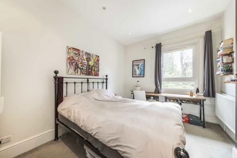 3 bedroom maisonette to rent, Duncombe Hill, London SE23