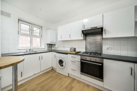 4 bedroom flat to rent, Shackleton Close, London SE23