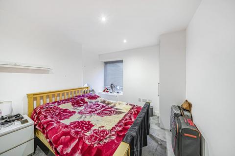 1 bedroom flat for sale, Buckingham house east, The Broadway, Stanmore HA7