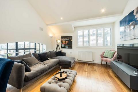 1 bedroom flat for sale, Athelstan Place, Twickenham TW2