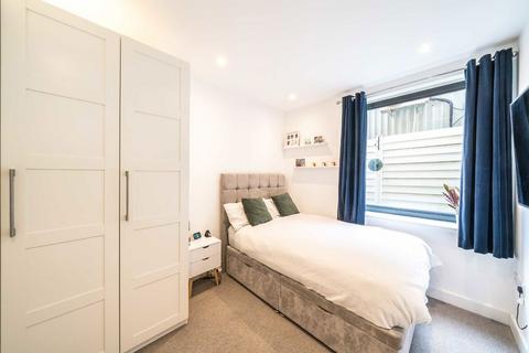 1 bedroom flat for sale, St. Johns Road, Isleworth TW7