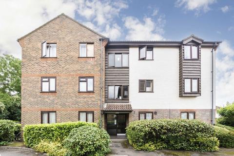 2 bedroom flat for sale, Marchside Close, Hounslow TW5