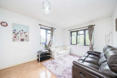 2 bedroom flat for sale, Marchside Close, Hounslow TW5