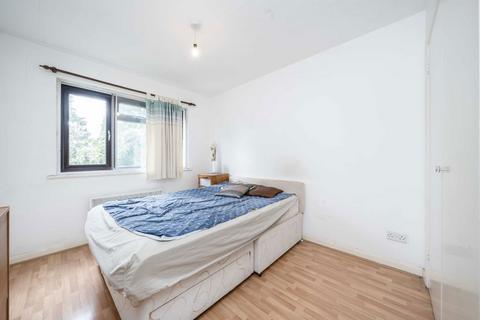 2 bedroom flat for sale, Marchside Close, Hounslow TW5