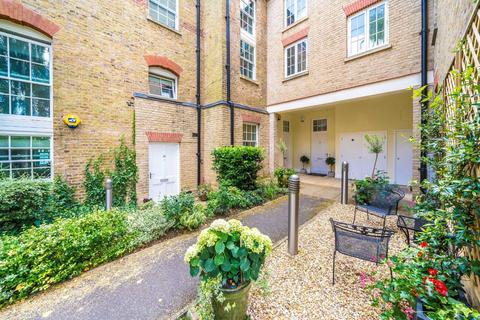 2 bedroom flat for sale, Pulteney Close, Isleworth TW7