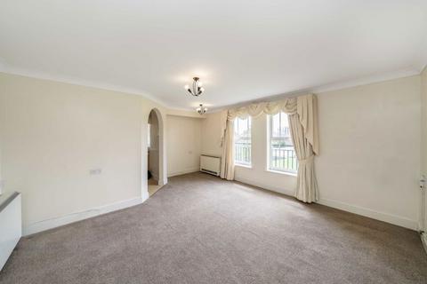 2 bedroom flat for sale, Draper Close, Isleworth TW7