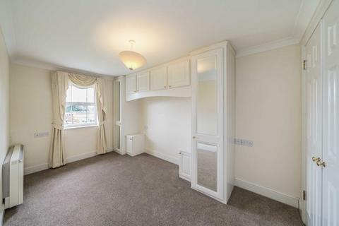 2 bedroom flat for sale, Draper Close, Isleworth TW7