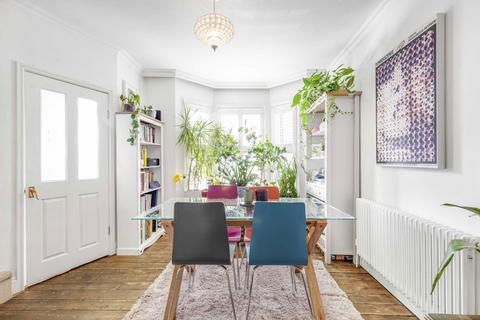 23 Mill Plat Avenue, Isleworth, TW7 6RD