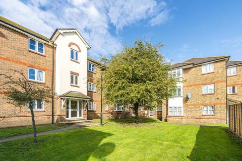 2 bedroom flat for sale, Stirling Grove, Hounslow TW3