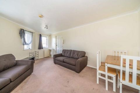 2 bedroom flat for sale, Stirling Grove, Hounslow TW3