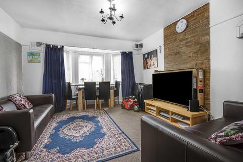 2 bedroom flat for sale, Great West Road, Hounslow TW5