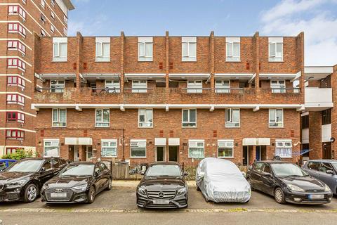 2 bedroom flat for sale, Estridge Close, Hounslow TW3