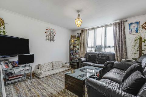 2 bedroom flat for sale, Estridge Close, Hounslow TW3