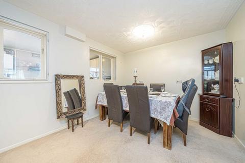7 Pickwick Close, Hounslow, TW4 5ED