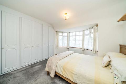 4 bedroom semi-detached house for sale, Munster Avenue, Hounslow TW4