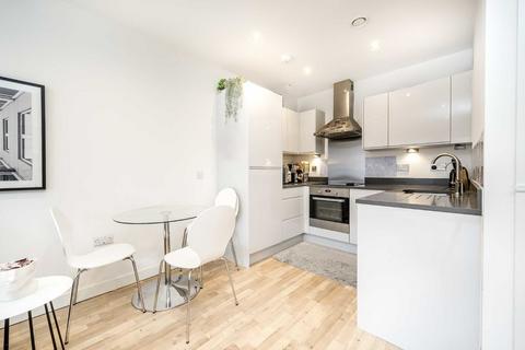 1 bedroom flat for sale, Clarke Avenue, Hounslow TW3