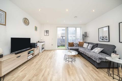 1 bedroom flat for sale, Clarke Avenue, Hounslow TW3