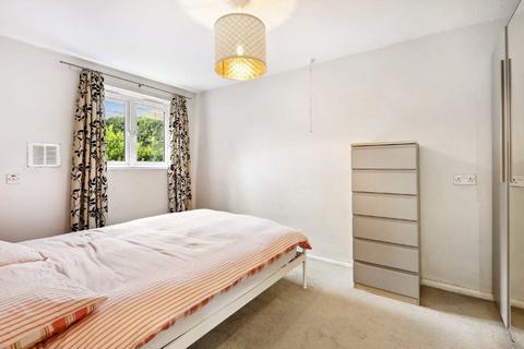 1 bedroom flat for sale, Beechen Cliff Way, Isleworth TW7