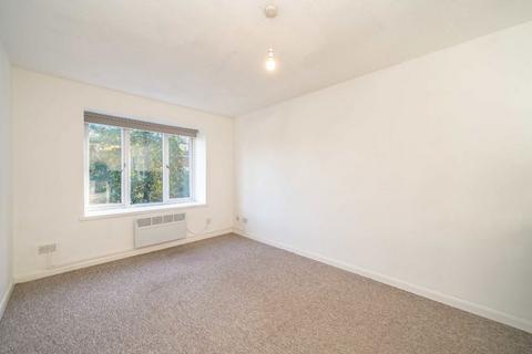 1 bedroom flat for sale, The Grove, Isleworth TW7