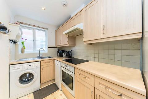 1 bedroom flat for sale, London Road, Isleworth TW7