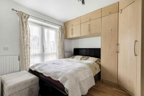 2 bedroom flat for sale, Hanworth Road, Hounslow TW4