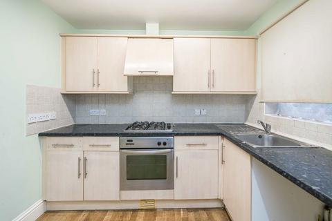 2 bedroom flat for sale, Hanworth Road, Hounslow TW4