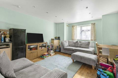 2 bedroom flat for sale, Hanworth Road, Hounslow TW4