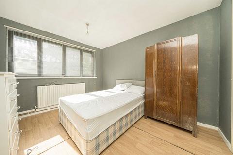 3 bedroom flat for sale, Summerwood Road, Isleworth TW7