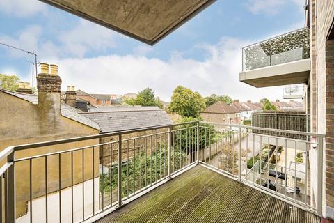 1 bedroom flat for sale, London Road, Isleworth TW7