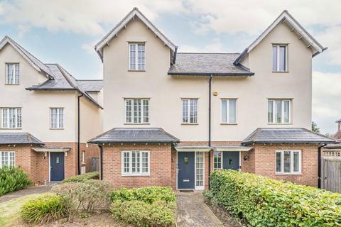 5 County Gardens, Isleworth, TW7 7EH