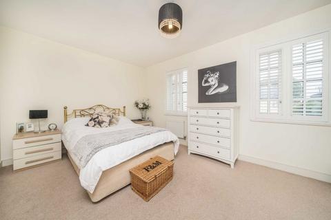 5 County Gardens, Isleworth, TW7 7EH