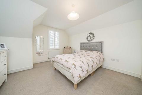 5 County Gardens, Isleworth, TW7 7EH