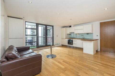 1 bedroom flat for sale, Bouton Place, London N1