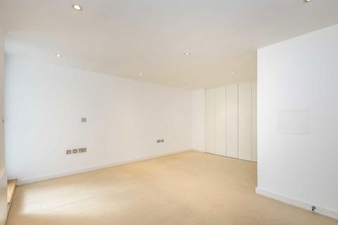 11 Bouton Place, London, N1 1TR