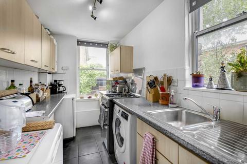 2 bedroom maisonette for sale, Rona Walk, London N1