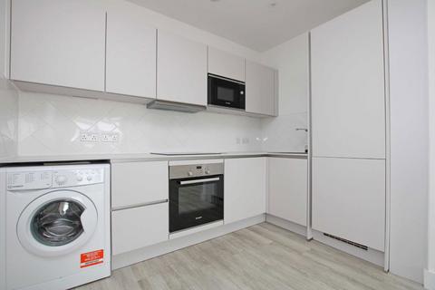 2 bedroom flat to rent, Staines Road, Hounslow TW3