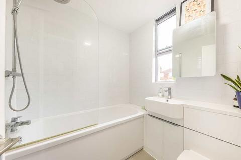 16 Upper Lismore Walk, London, N1 2XZ