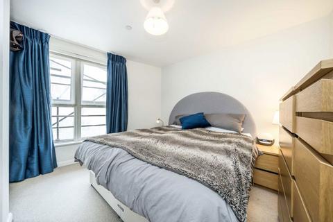 2 bedroom flat for sale, Queensland Road, London N7