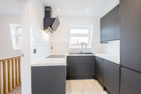 2 bedroom flat for sale, Nevill Road, London N16